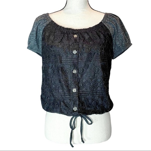 NO Boundaries Lace Front Blouse - Picture 1 of 6